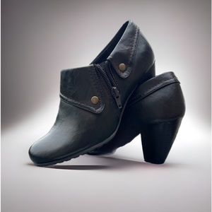 Covington Hunter ankle booties side zipper color Tan (dark brown)